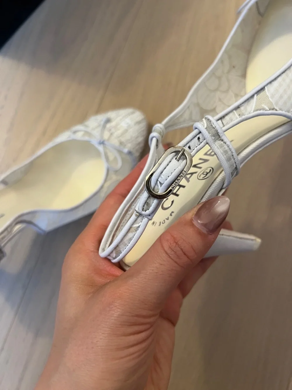 Chanel white heels with lace detail (EU 39 - US 7.5-8) - Picture 11 of 13